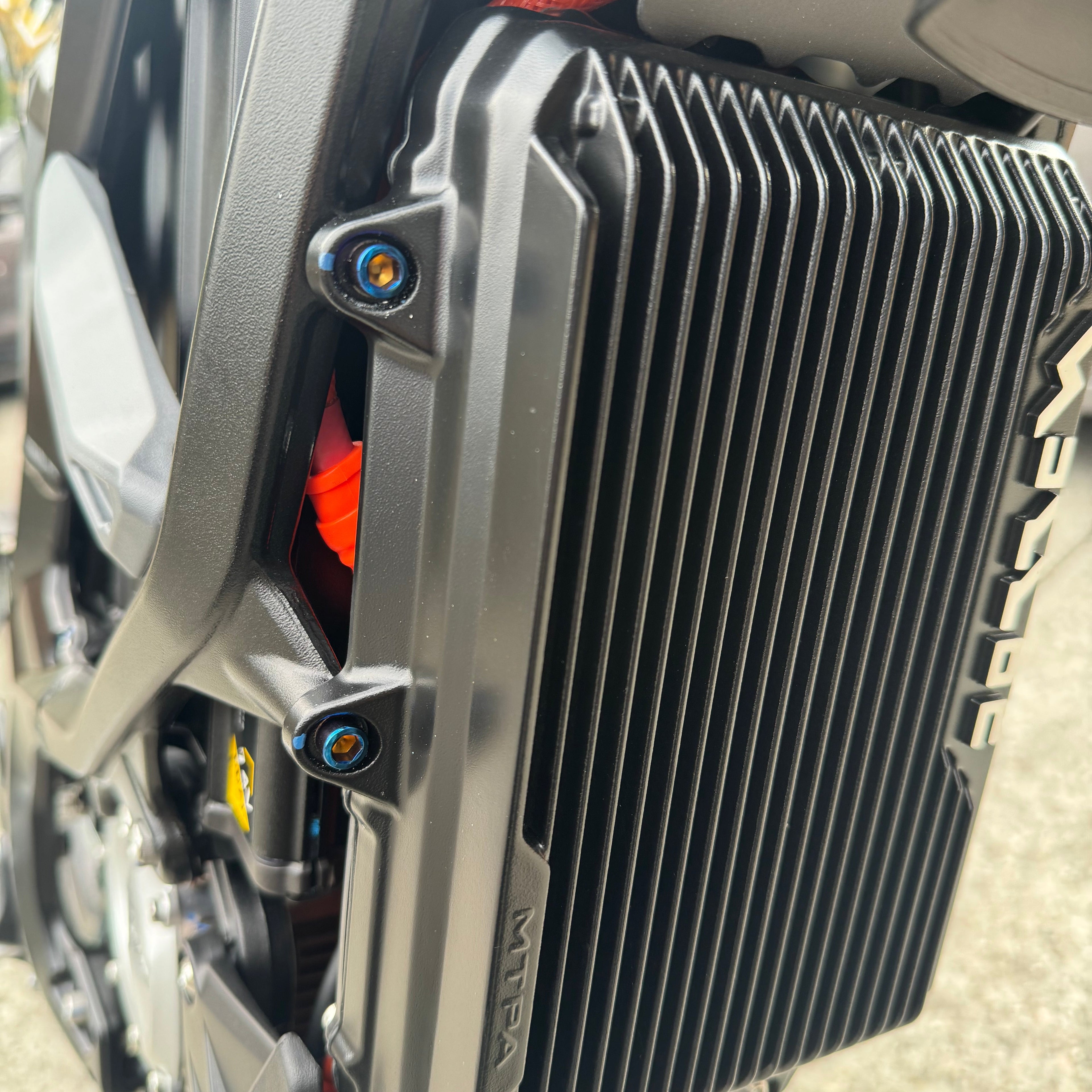 Ultra bee titanium controller bolts